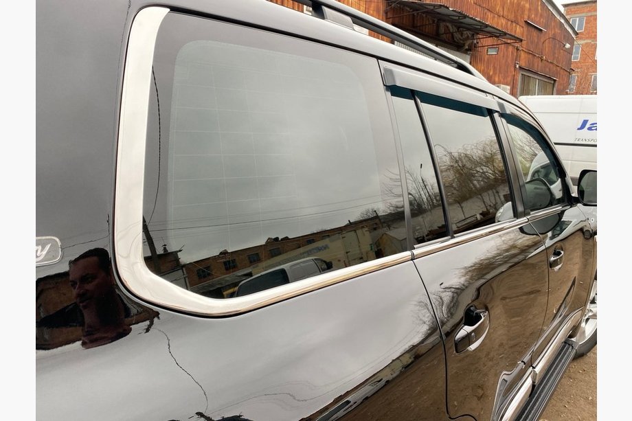 Toyota Land Cruiser 200 2007–2021 Hörnlister för bakruta i rostfritt stål (2 st) Image