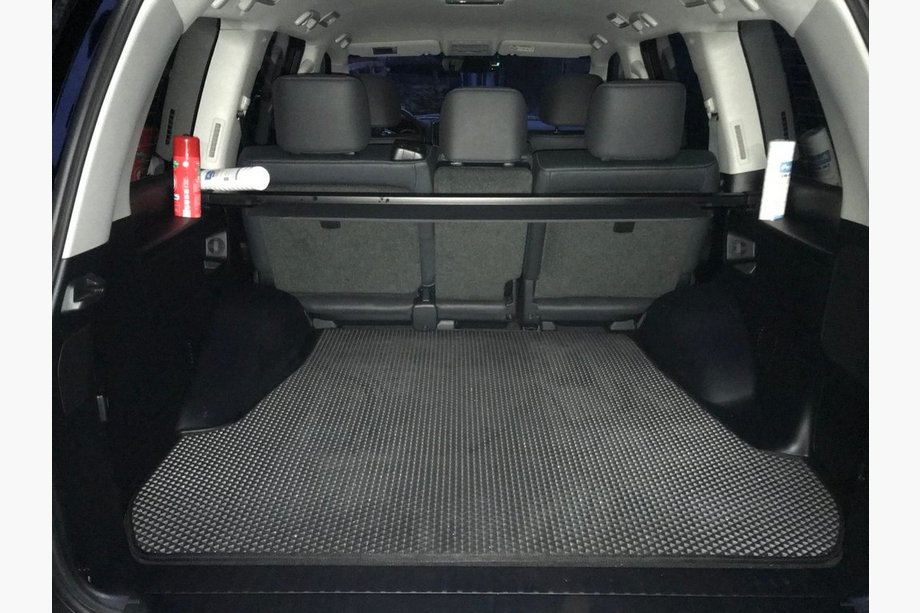 Toyota Land Cruiser 200 2007–2021 Bagagerumsmatta V-1 (EVA, 5 platser, svart) Image