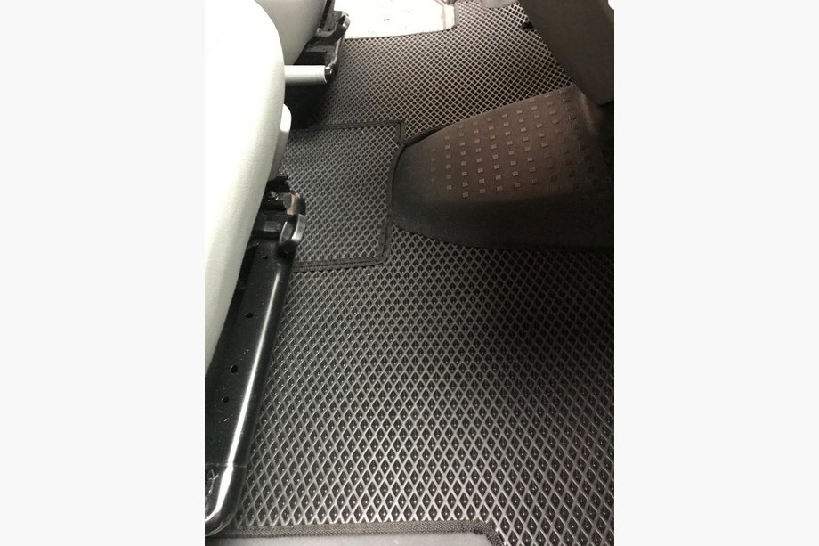Volkswagen T5 2010–2015 EVA-bilmattor (svarta, fram, för 1+1) Image