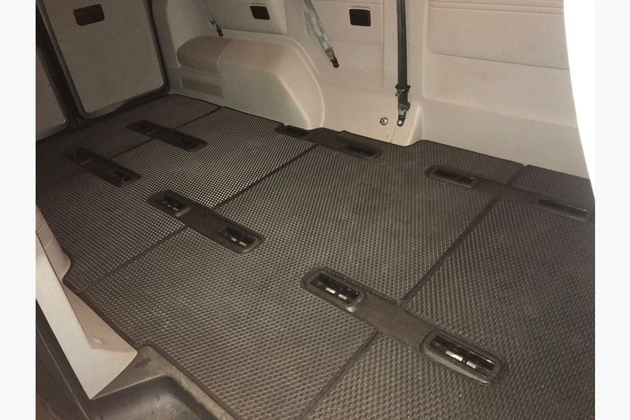Volkswagen T5 2010–2015 EVA V1 bilmattor (lång hjulbas, komplett kupé, svarta) Image
