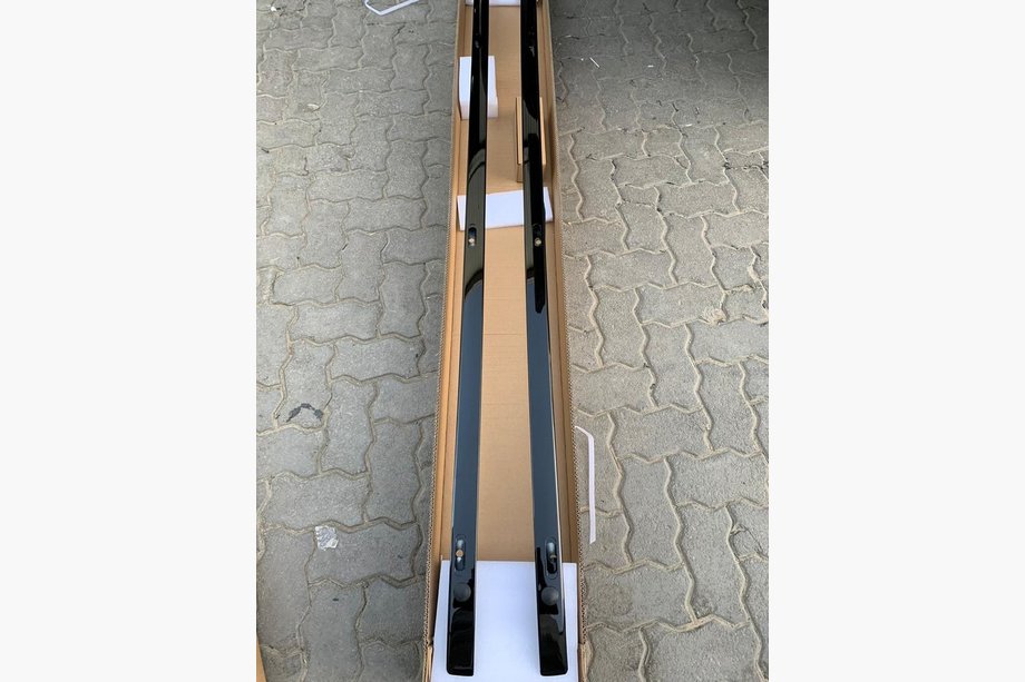 Toyota Land Cruiser Prado 150 2009–2023 Takräcken i Lexus-design (2 st, svarta) Image