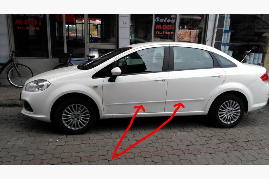 Fiat Linea 2006–2018 Dörrlister i plast (sats) Image