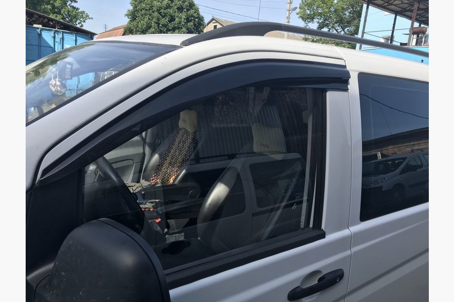 Mercedes Vito W639 2004–2014 Vindavvisare för sidorutor (2 st, Sunplex Sport) Foto 1