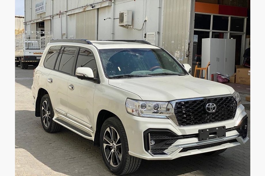 Toyota Land Cruiser 200 2007–2021 Restyling ombyggnadskit från LC200 2008-2015 till LC 2022 TRD EWAN Foto 4