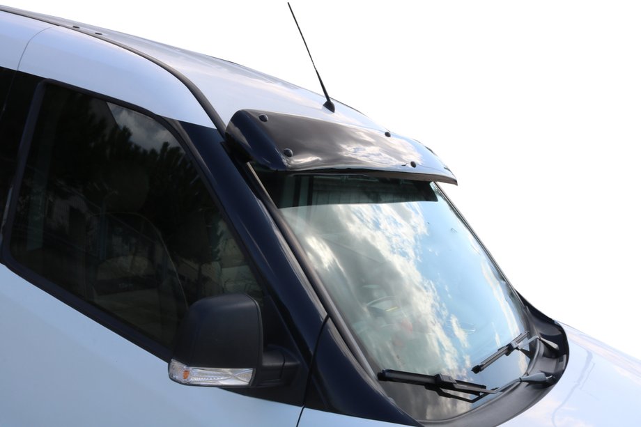 Fiat Doblo II 2010–2022 Vindrutespoiler (svart blank, 5 mm) Image