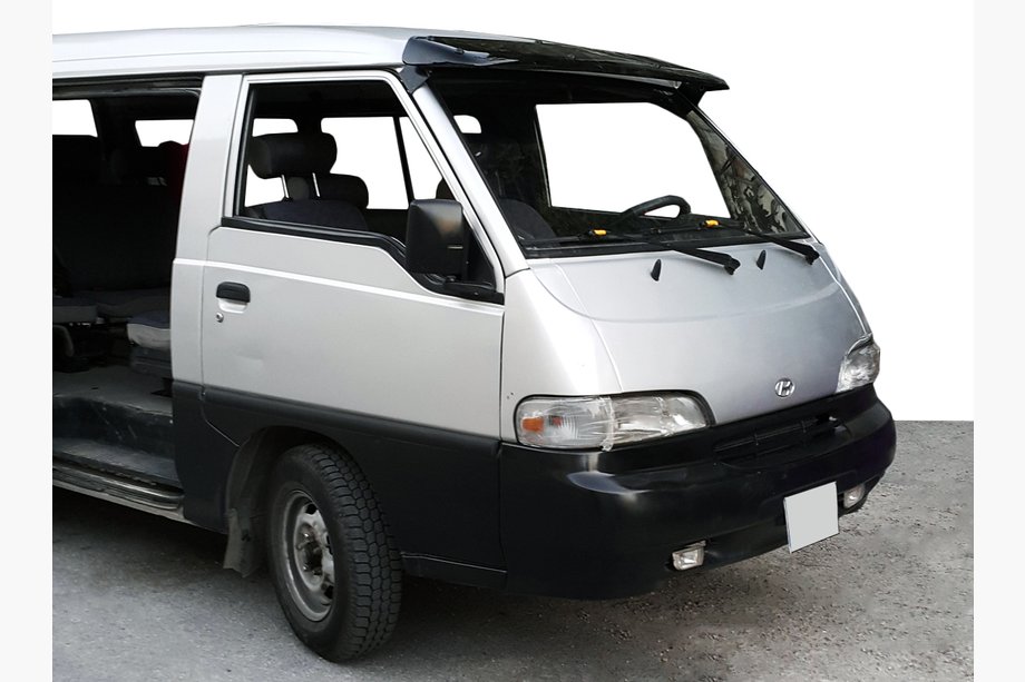 Hyundai H100 Vindrutespoiler (svart blank, 5 mm) Image