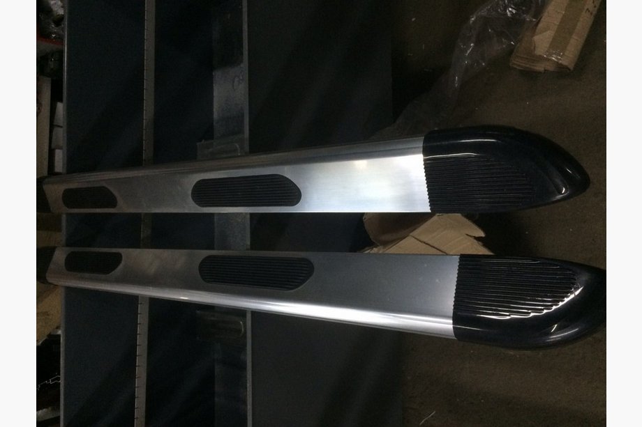 Renault Trafic 2001–2015 Sidosteg JAWS (2 st, aluminium) Image
