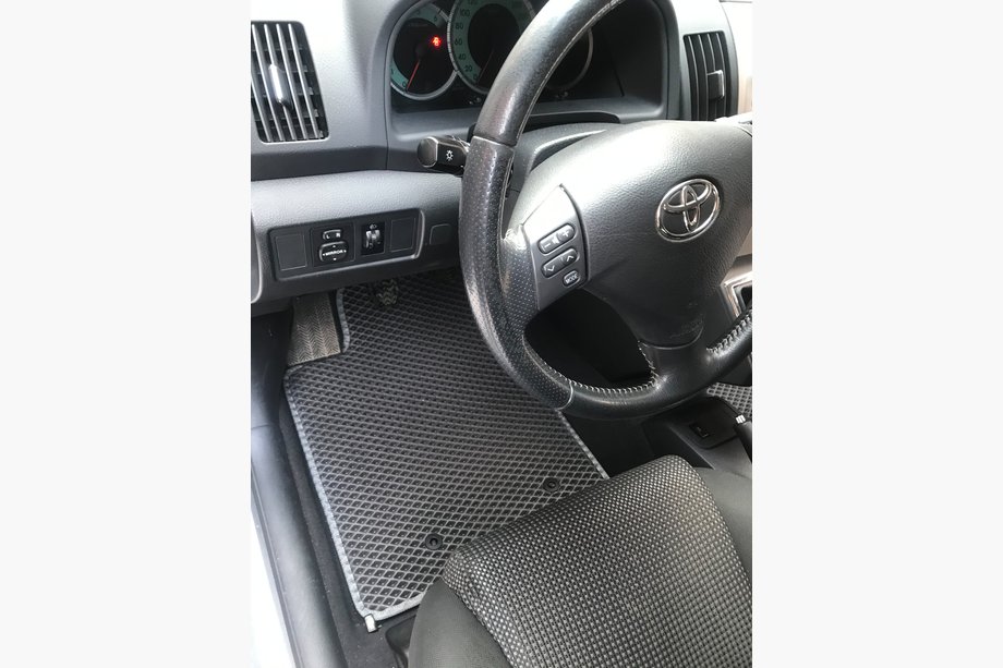 Toyota Corolla Verso 2004–2009 EVA bilmattor (svarta) Image