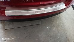 Kia Sorento II XM 2009–2014 Bakre stötfångarskydd med kant Nataniko (rostfritt stål) foto 1