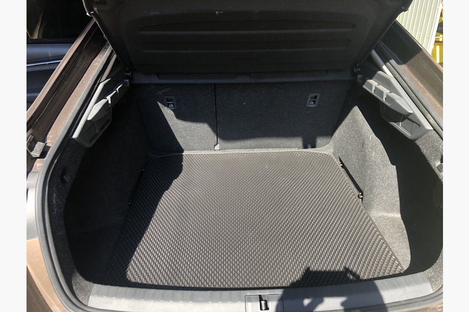 Skoda Octavia IV A8 2020– Bagagerumsmatta (EVA, svart) Foto 1