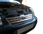 Ford Connect 2010–2013 Rostfria dekorlister till frontgrill Carmos - turkiskt stål foto 1