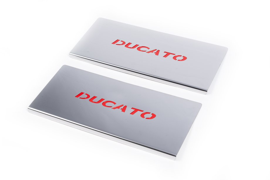 Fiat Ducato 2006–2025 Invändiga instegsskydd röda (2 st, rostfritt stål) Image