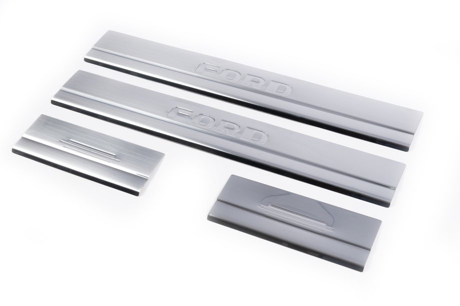 Ford Kuga 2008–2013 Instegslister Carmos V1 (4 st, rostfritt stål) Image