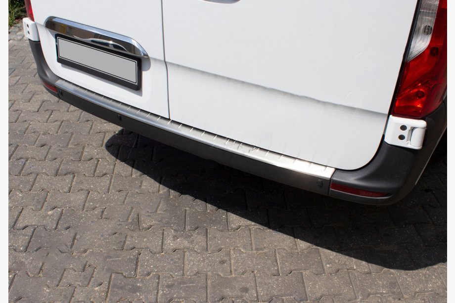 Mercedes Sprinter W907/W910 2018– Bakre stötfångarskydd OmsaLine (rostfritt stål) Image
