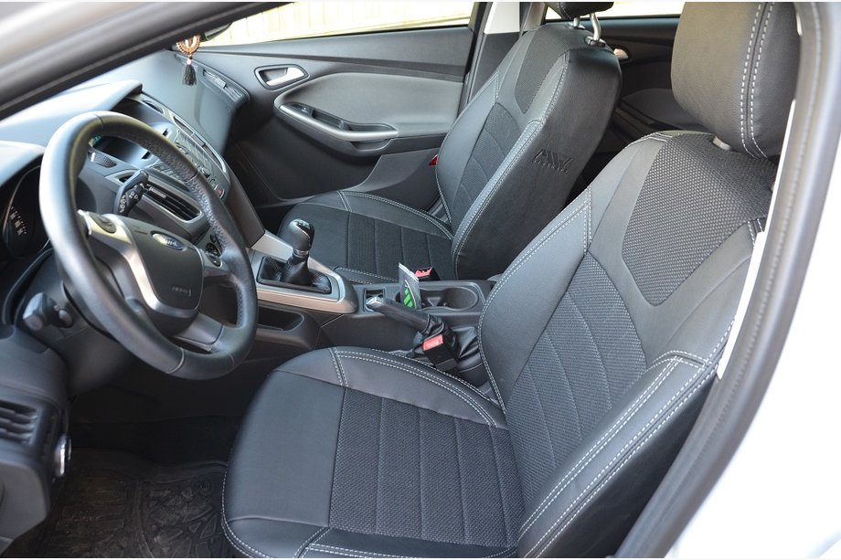 Ford Focus III 2011–2017 Modellanpassade sätesöverdrag i konstläder Brothers Dynamic Image