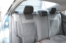 Toyota Corolla 2013–2019 Sätesskydd Elite (konstläder ↗ Alcantara-imitation) foto 3
