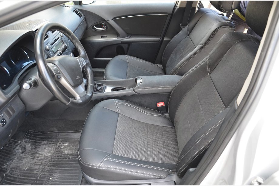 Toyota Avensis 2009–2018 Sätesöverdrag (konstläder → Alcantara-ersättning) Image