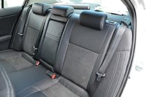 Toyota Avensis 2009–2018 Sätesöverdrag (konstläder → Alcantara-ersättning) foto 4