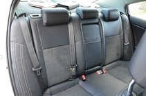 Toyota Avensis 2009–2018 Sätesöverdrag (konstläder → Alcantara-ersättning) foto 3
