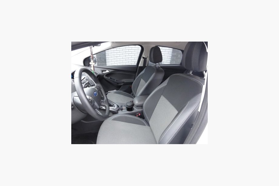 Ford Focus III 2011–2017 Modellanpassade sätesöverdrag i konstläder Brothers Premium Image