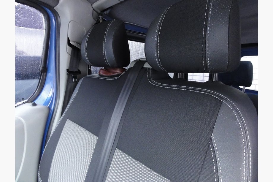 Renault Trafic 2001–2015 Framstolar 1+1 och baksäte Foto 5