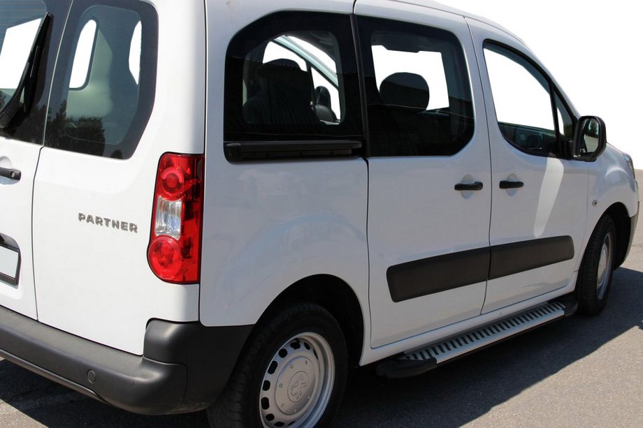 Peugeot Partner Tepee 2008–2018 Sidosteg Line (2 st, aluminium) Image