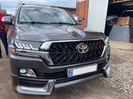 Toyota Land Cruiser 200 2007–2021 Karosskit 2016↗ (TRD 2021) Vit färg foto 1
