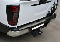 Nissan Navara/NP300 2016– Bakre stötfångarskydd i rostfritt stål foto 1