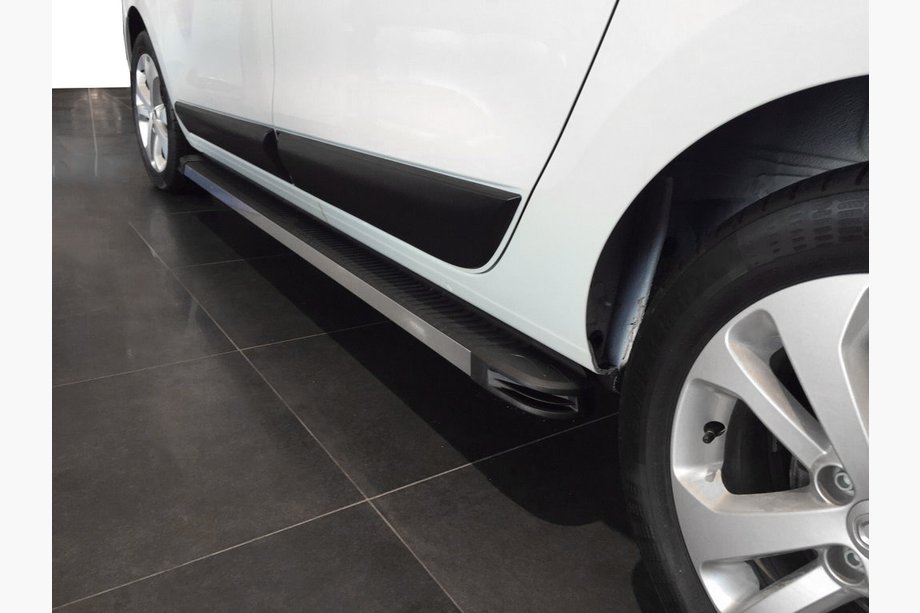 Volkswagen T5 Transporter 2003–2010 Sidosteg Maya V1 (2 st, aluminium) Lång hjulbas Image