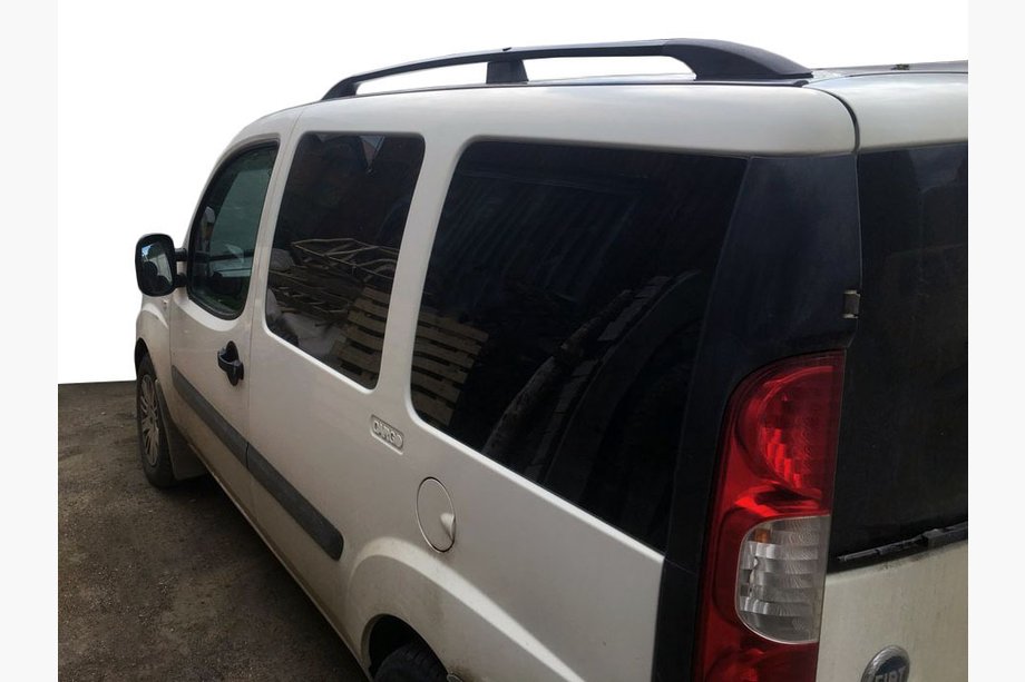 Fiat Doblo I 2005–2010 Svarta takrails Maxi-bas, plastfötter Image