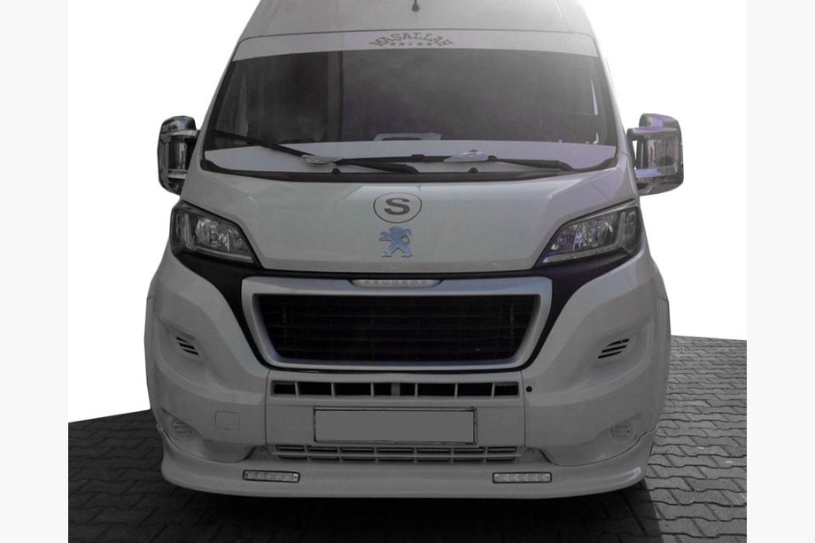 Fiat Ducato 2006–2025 Främre stötfångarläpp 2014↗︎ (smal med LED, för lackering) Image