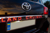 Toyota Land Cruiser 200 2007–2021 LED-list ovanför registreringsskylten (2016+) foto 1