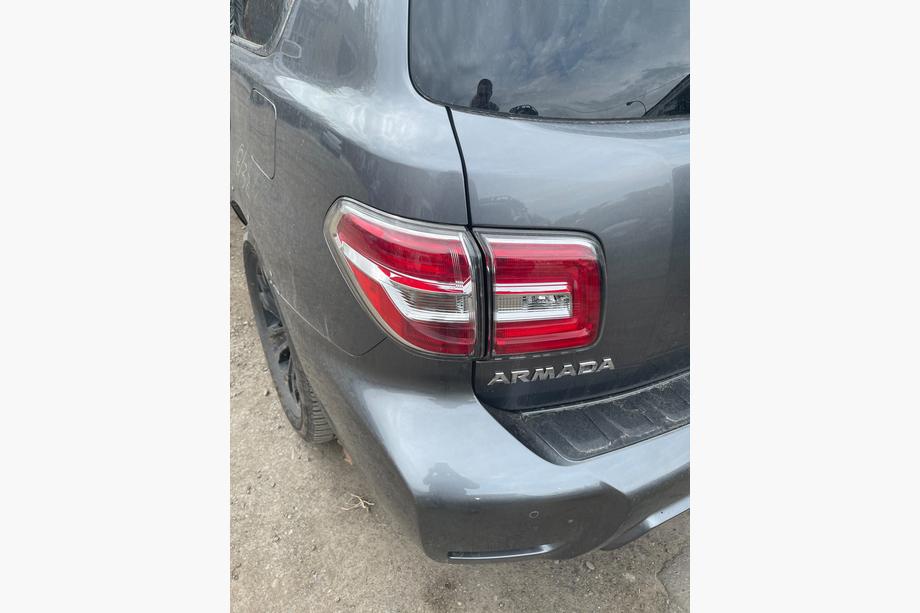 Nissan Armada 2016–2024 Bakre LED-bakljus (original, begagnade, årsmodell 2019) Image