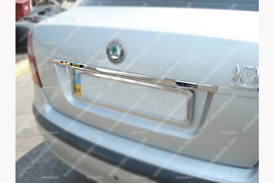 Skoda Octavia II A5 2006–2010 Kromlist ovanför registreringsskylten (rostfritt stål) Image