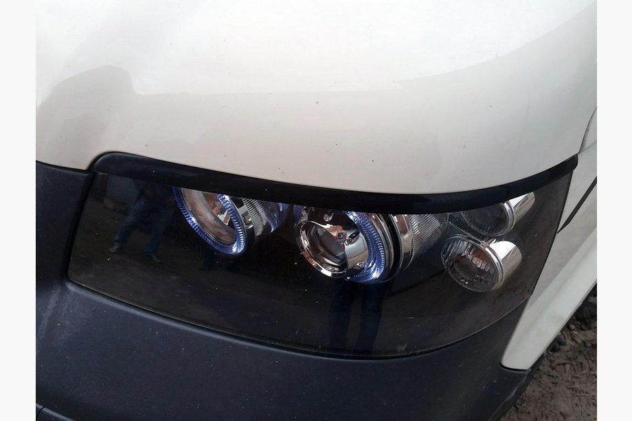 Volkswagen T5 Multivan 2003–2010 Strålkastarögonlock (2 st, plast, svarta) Mattsvart Image