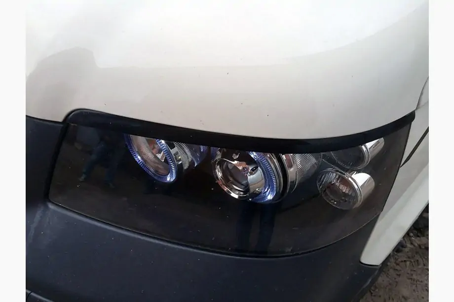 Volkswagen T5 Caravelle 2004–2010 Ögonlock till strålkastare (2 st, svarta) Image