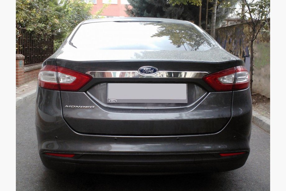 Ford Fusion 2012–2020 Kromlist ovanför registreringsskylten (rostfritt stål) Image