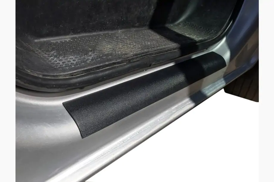 Opel Vivaro 2001–2015 Instegsskydd i ABS-plast (2 st, DDU) Foto 1