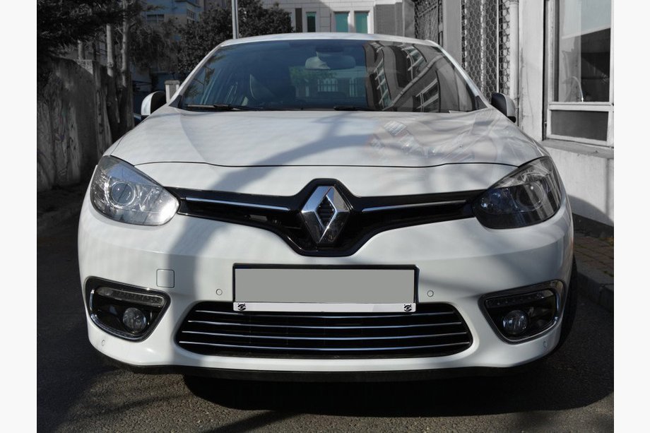 Renault Fluence 2009–2016 Kromlister för stötfångargaller (2013↗, rostfritt stål) Carmos - turkiskt stål Image