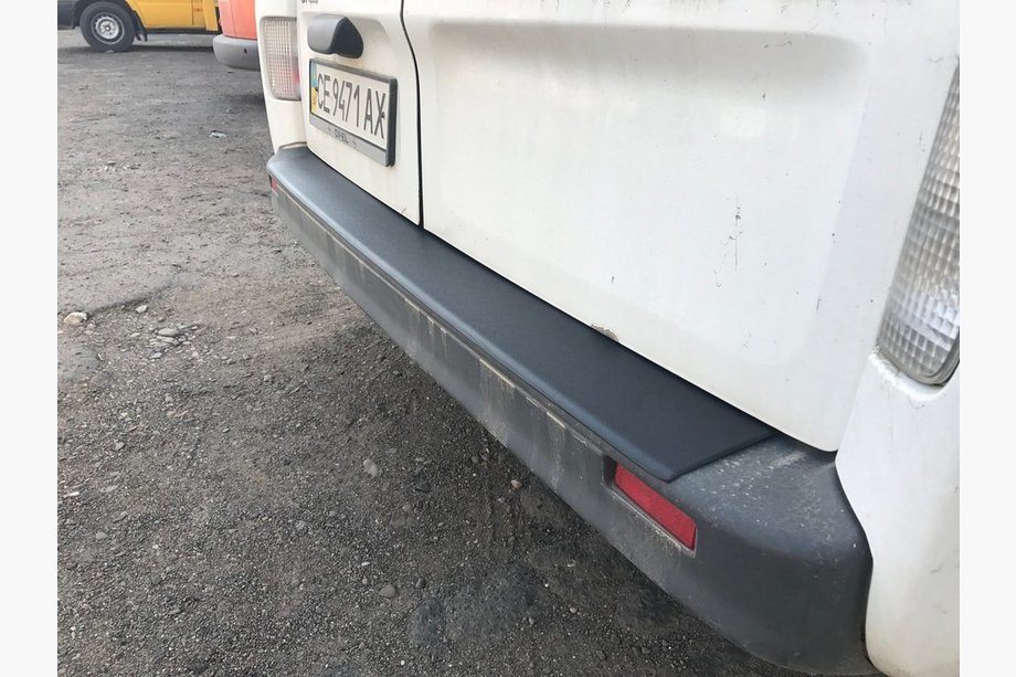 Opel Vivaro 2001–2015 Bakre stötfångarskydd DDU (ABS) Foto 3