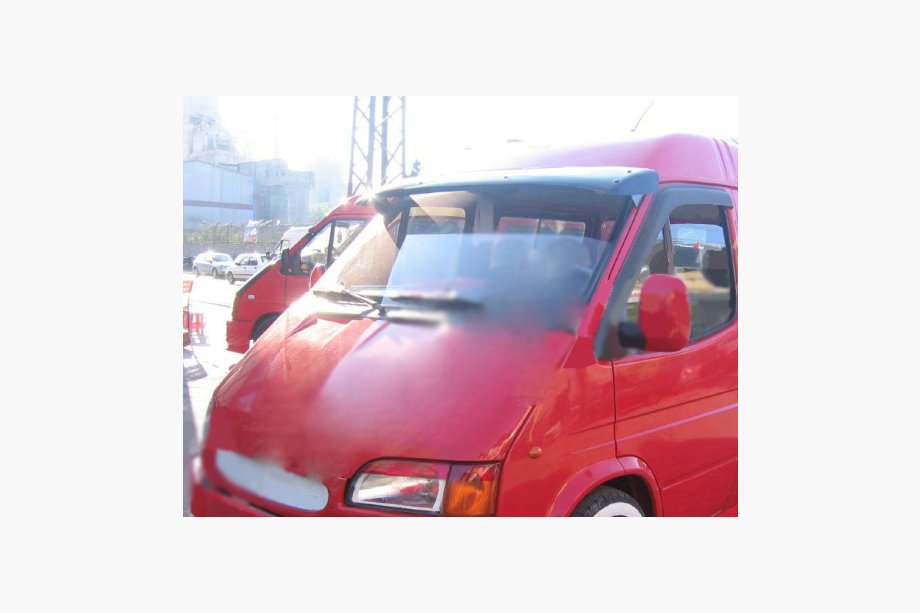 Ford Transit 1991–2000 Vindrutespoiler (svart blank, 5 mm) Foto 2