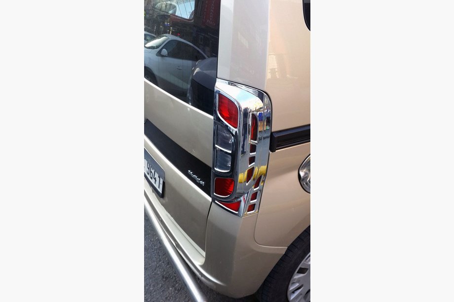 Peugeot Bipper 2008–2017 Kromramar för baklyktor, böjda (2 st, plast) Foto 3