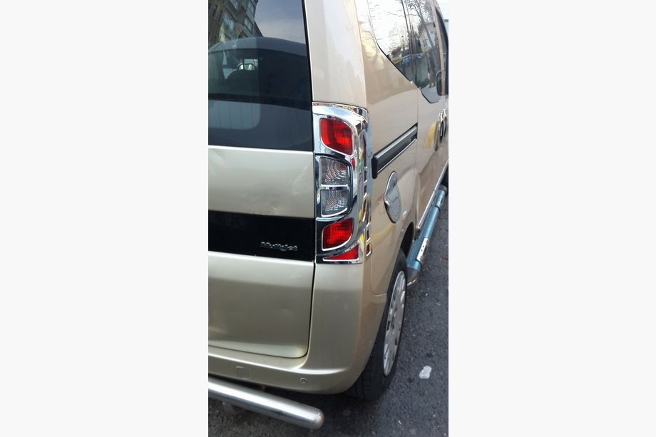 Peugeot Bipper 2008–2017 Kromramar för baklyktor, böjda (2 st, plast) Foto 5