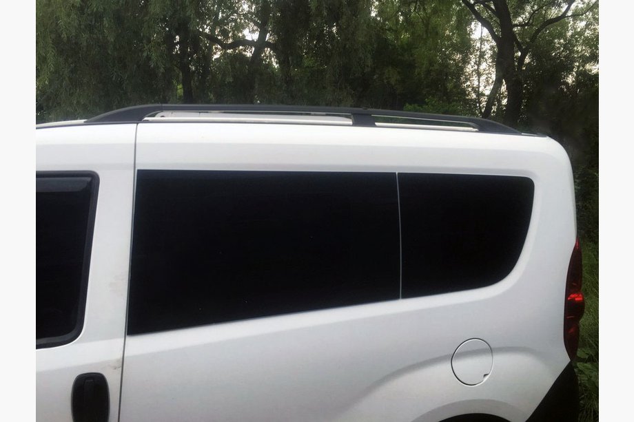 Opel Combo 2012–2018 Svarta takrails Image