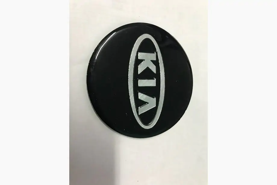 Kia Carnival 2002–2013 Klistermärke Kia (Ø 75 mm) Image