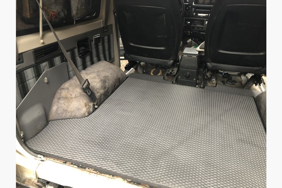 Toyota Land Cruiser 70 1984– Bagagerumsmatta utan baksäte (EVA, svart) Image