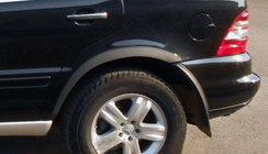 Mercedes ML W163 1997–2005 Hjulhuslister (4 st, svart metall) foto 1