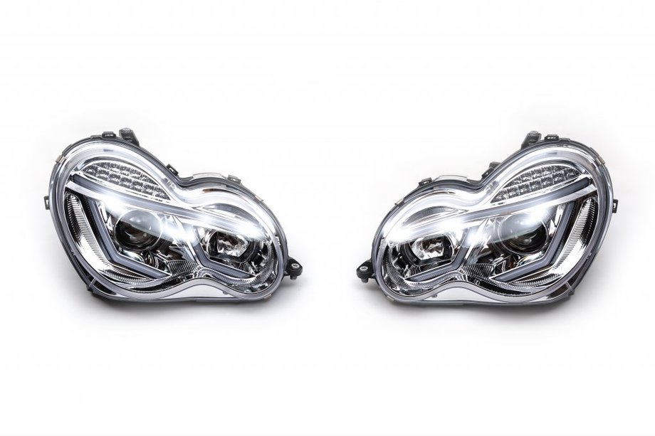 Mercedes C-klass W203 2000–2007 Framlyktor med LED-positionsljus (2 st) Mörka Image