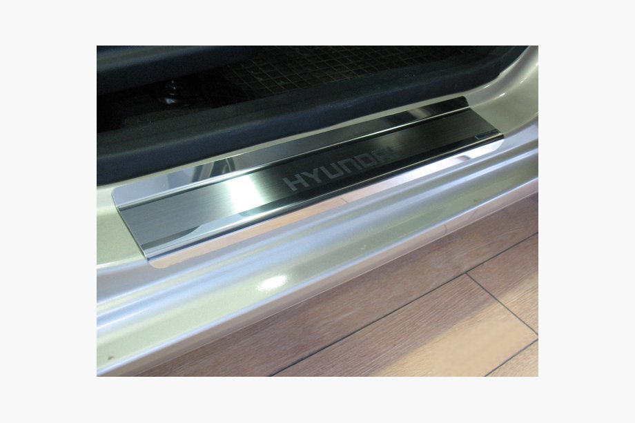 Hyundai I-10 2008–2013 Natanika Premium instegsskydd (4 st, rostfritt stål) Image
