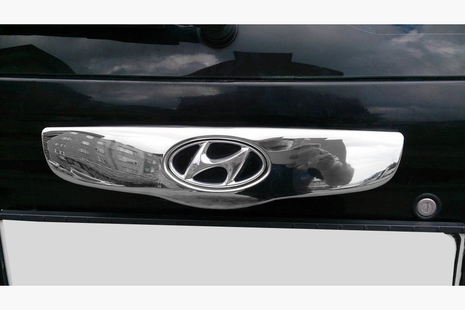 Hyundai Getz 2002– Kromlist ovanför registreringsskylten (2002-2006, rostfritt stål) Foto 5